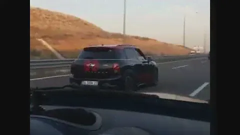 Mini Cooper Countryman JCW vs. S Roll